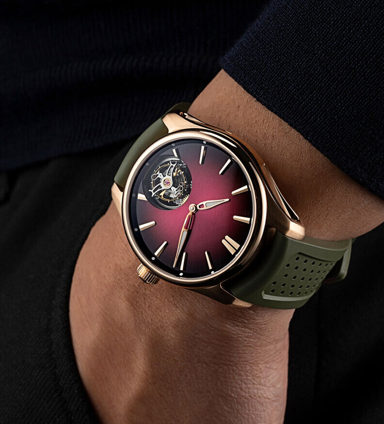HMoser Pioneer Tourbillon RG Burgundy Fume wristshot