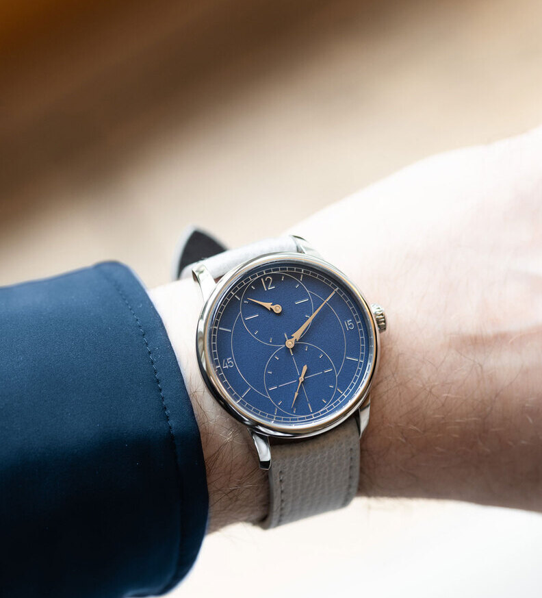 Le Rgulateur Grav Blue wristshot