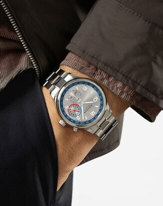 Nomos Club Sport neomatik Worldtimer silver wristshot