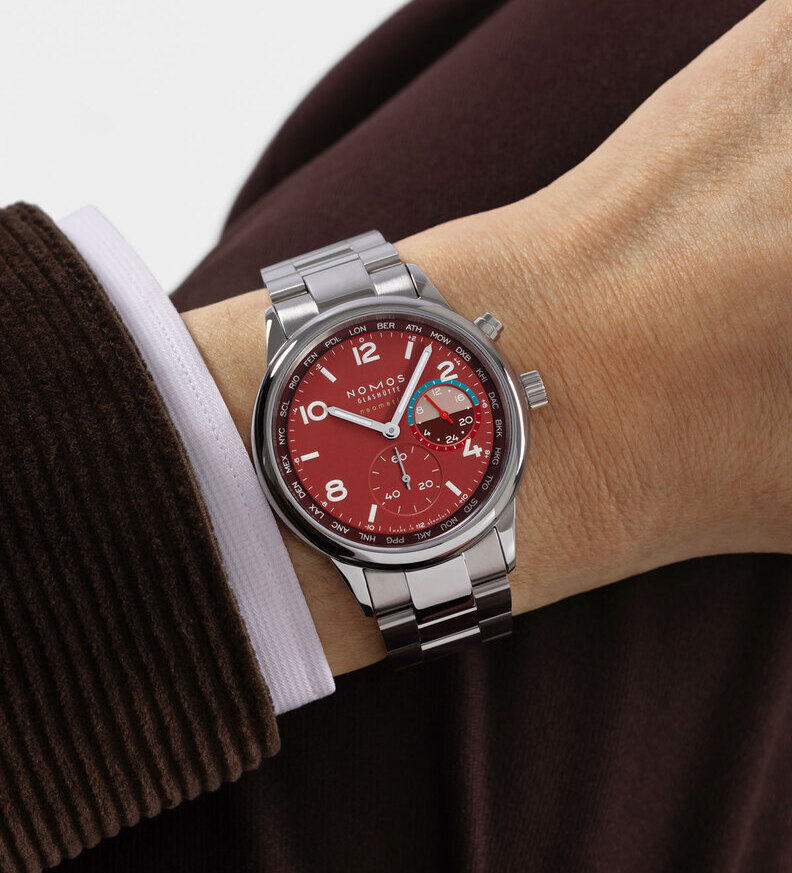 Nomos Club Sport neomatik Worldtimer magma wristshot