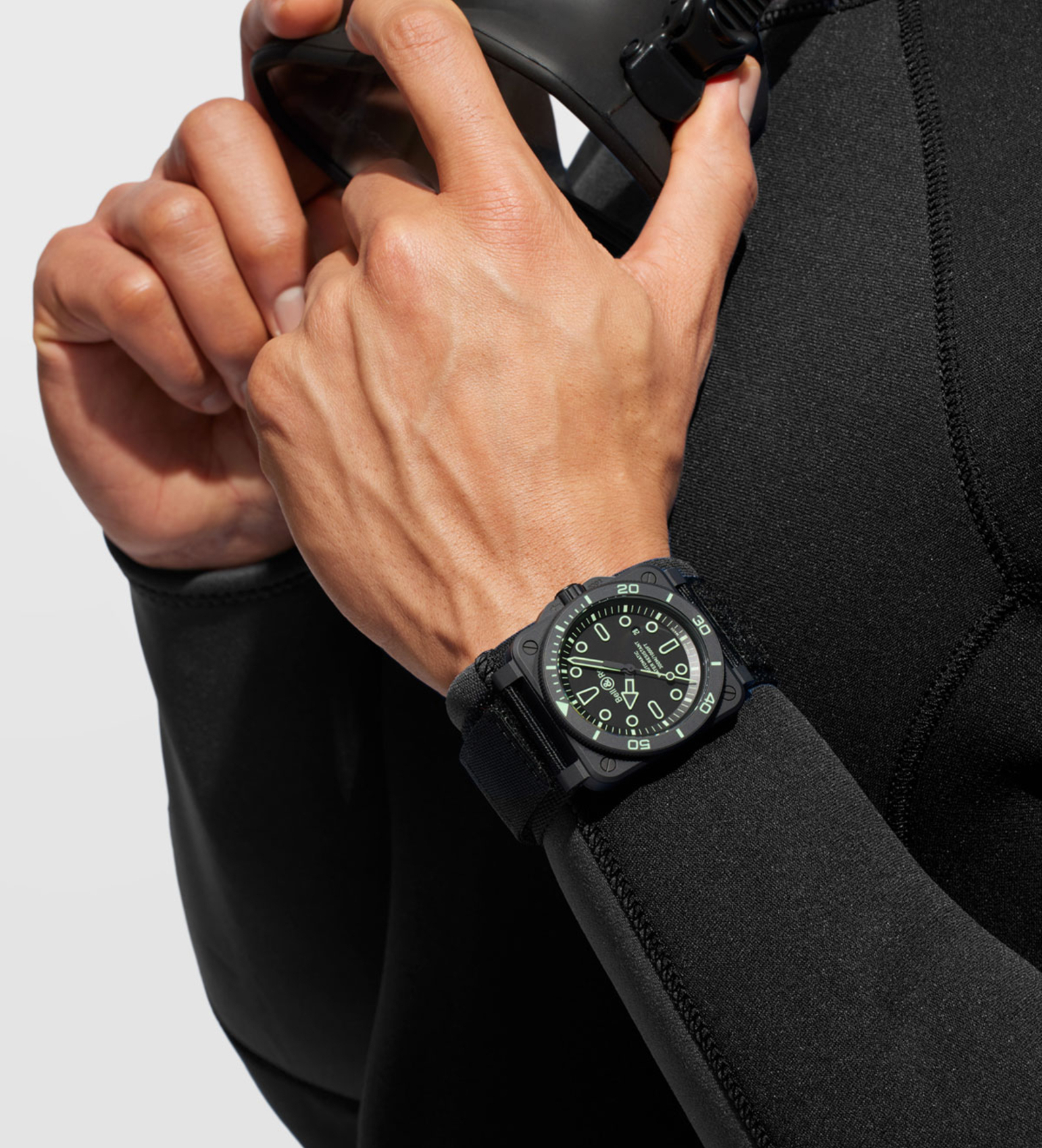 bellross BR0392 diver lum outline dial wristshot