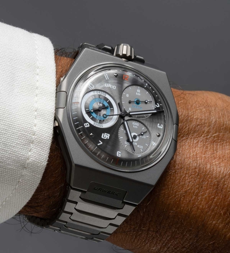 Urwerk SpaceMeter titanium wristshot