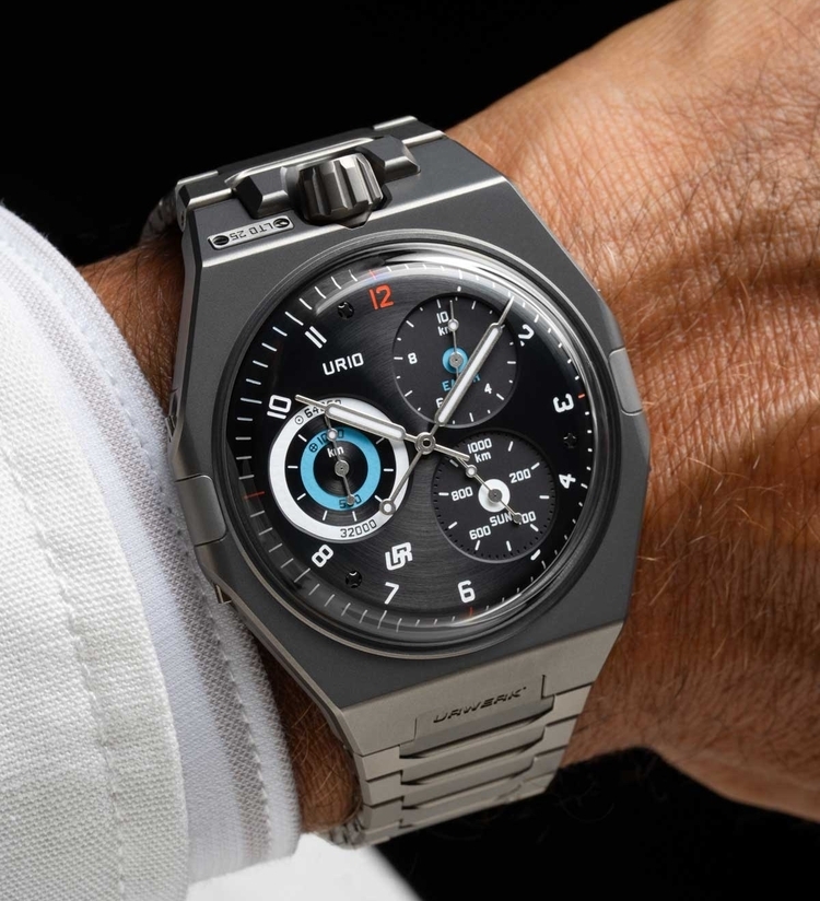 Urwerk SpaceMeter black wristshot