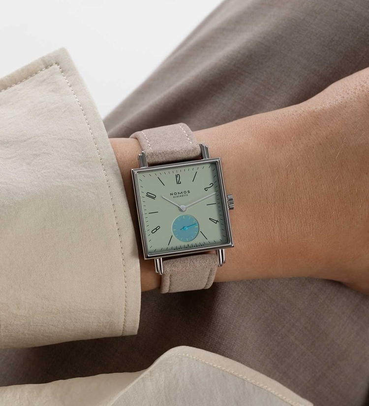 nomos tetra salvia wristshot