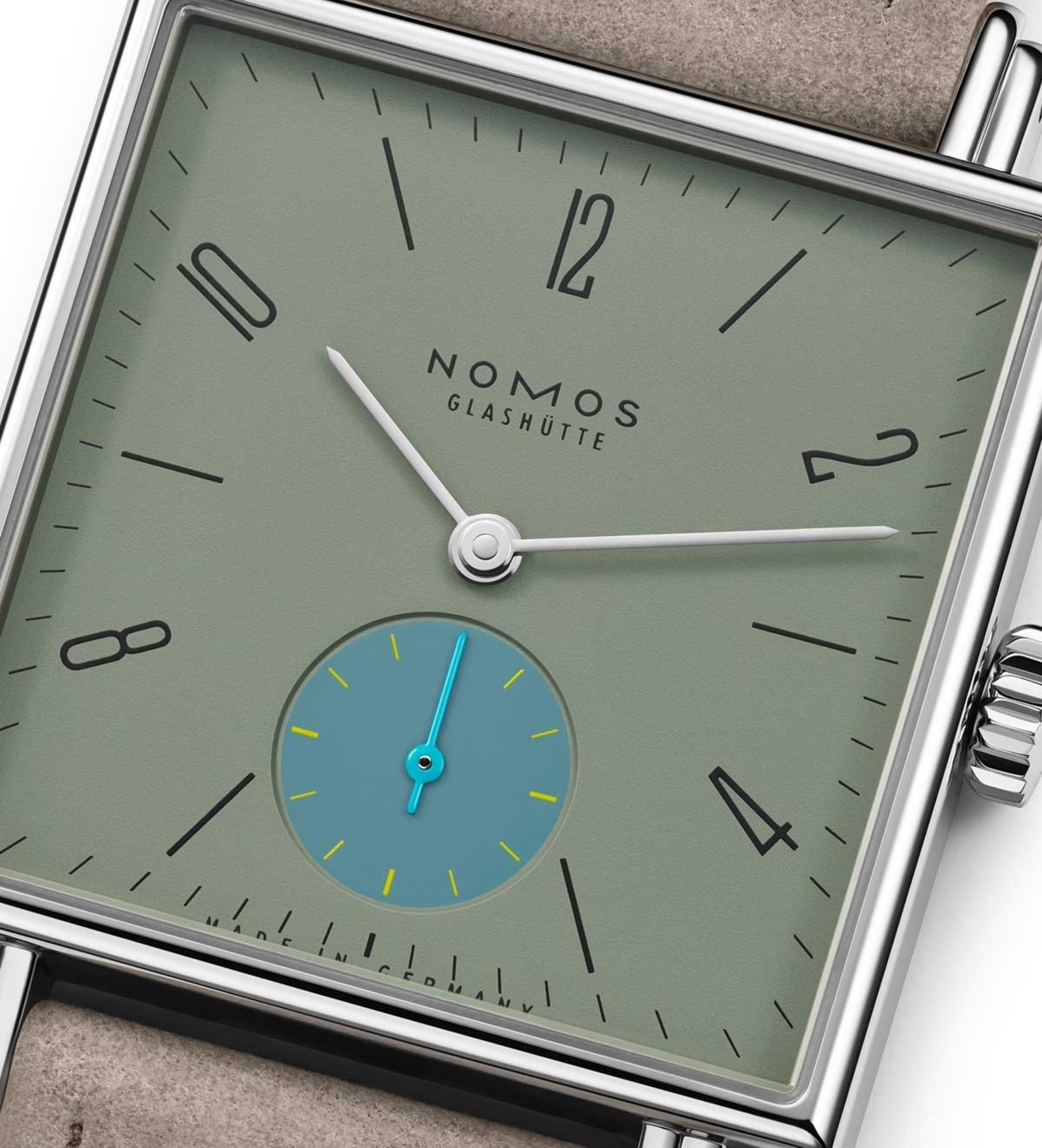 nomos tetra salvia dial