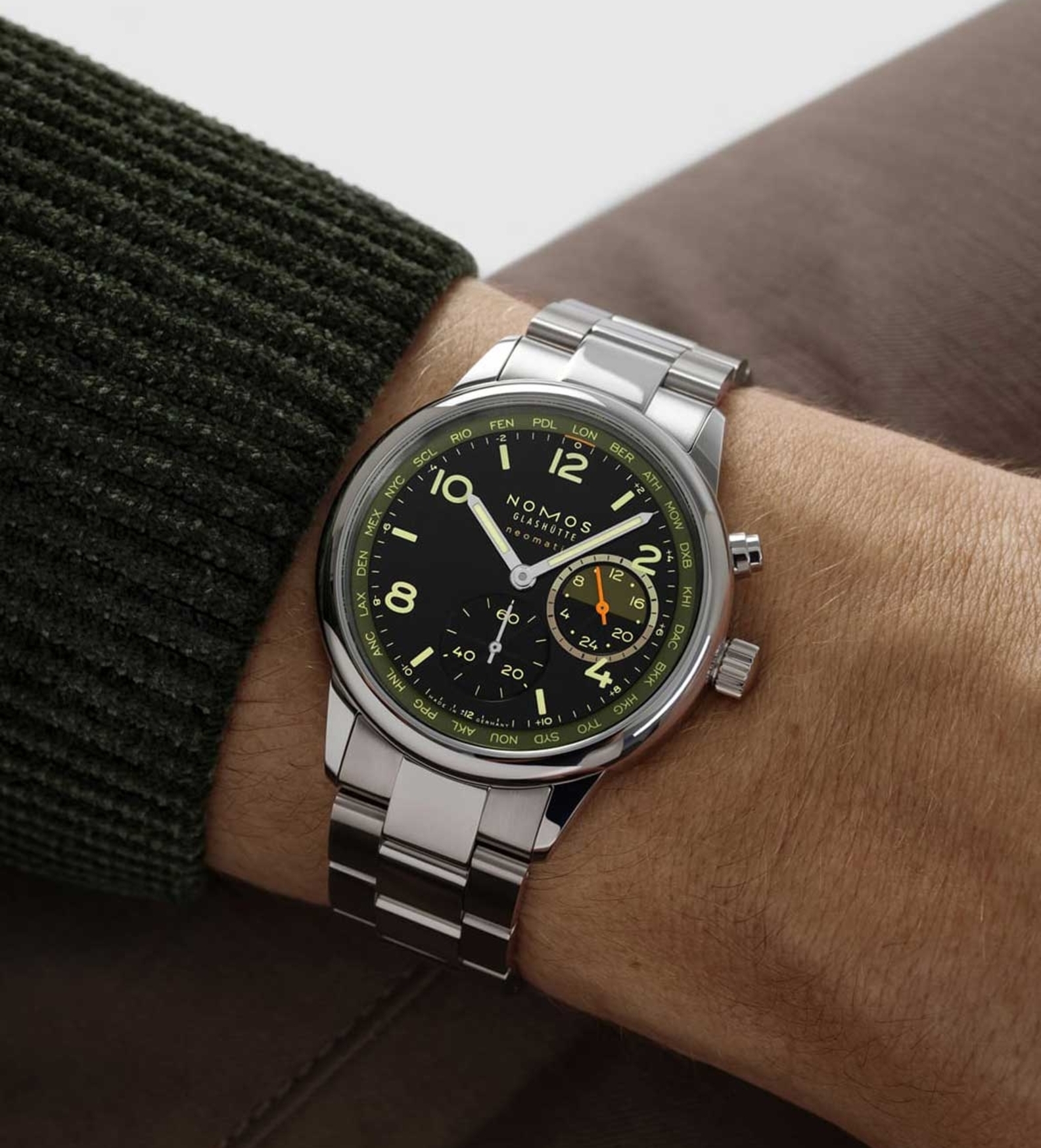 Nomos Club Sport neomatik Worldtimer Vector wristshot