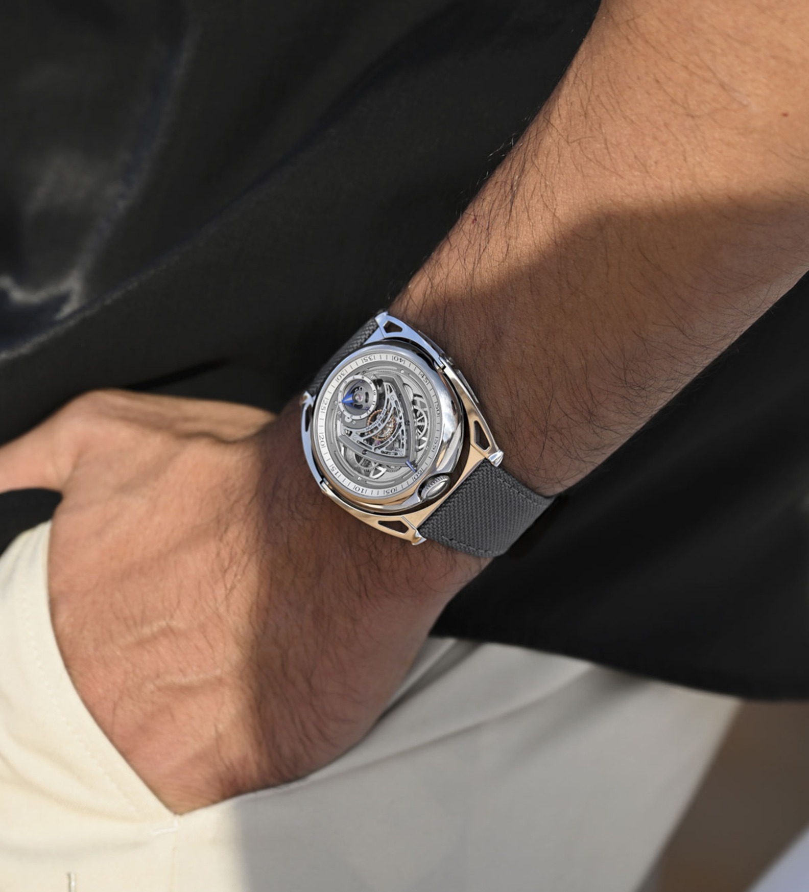 De Bethune DB Kind of Two Jumping GMT black SideB wristshot