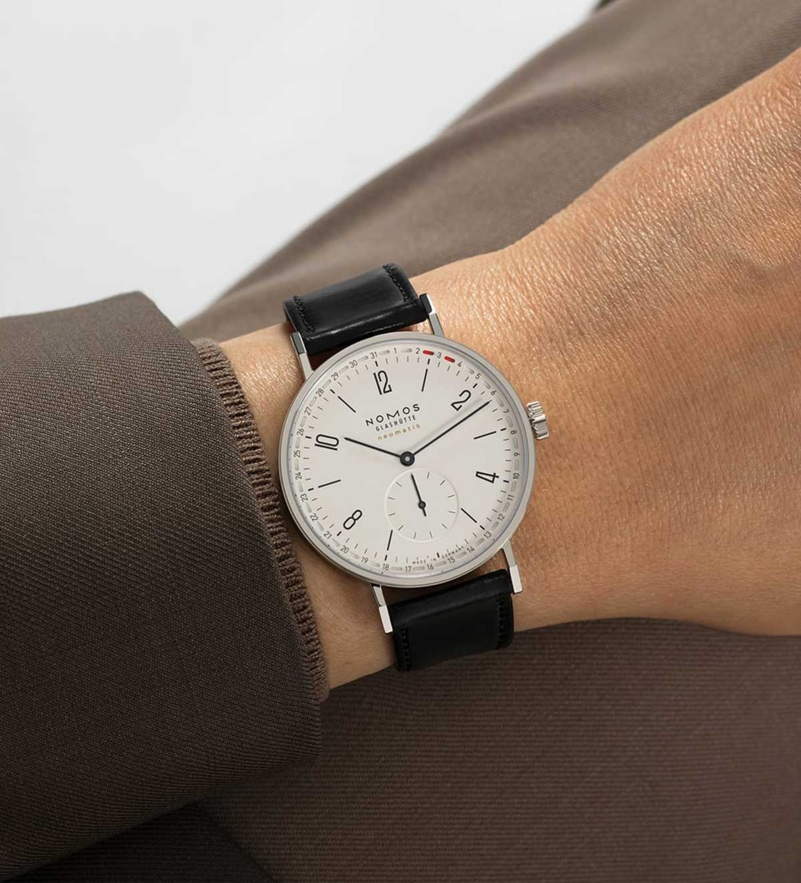 nomos tangente neomatik 38 update wristshot