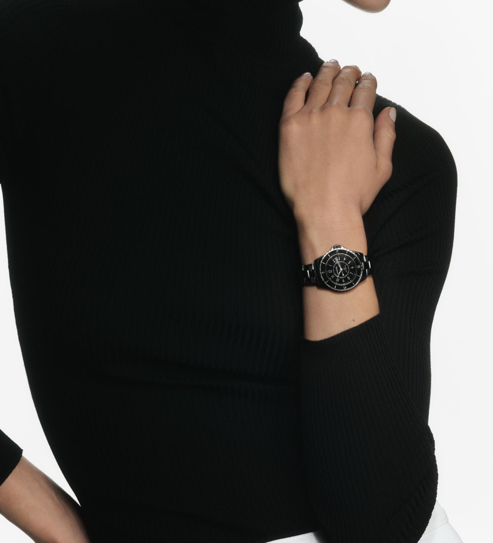 chanel j12 black 33mm H5696 lifestyle