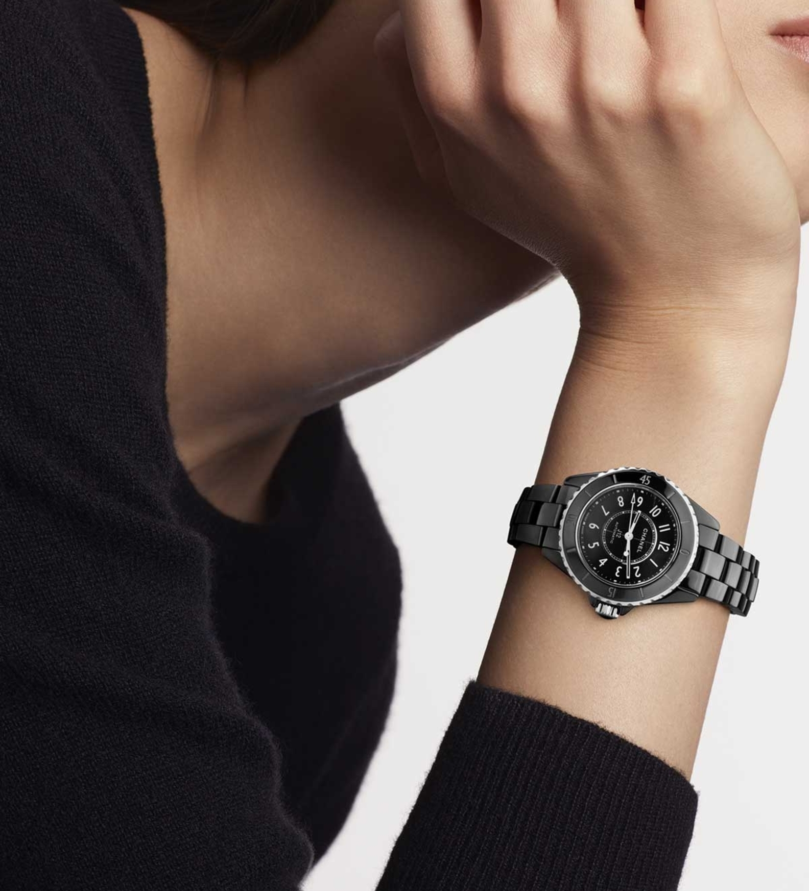 chanel j12 black 33mm H5696 wristshot