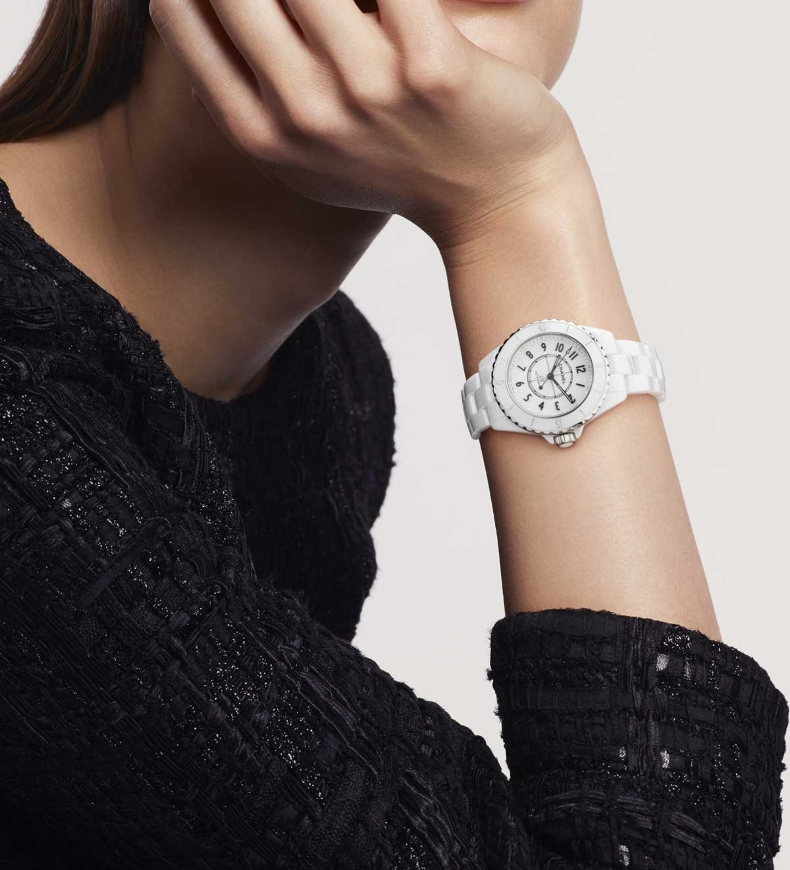 chanel j12 white 33mm H5699 lifestyle