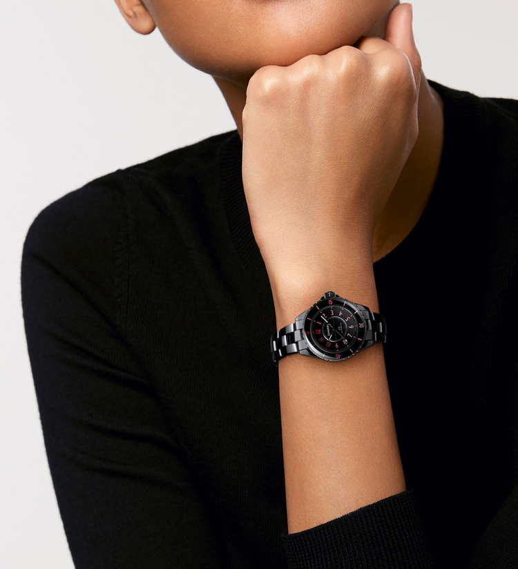 chanel j12 black blush 33mm H10311 lifestyle