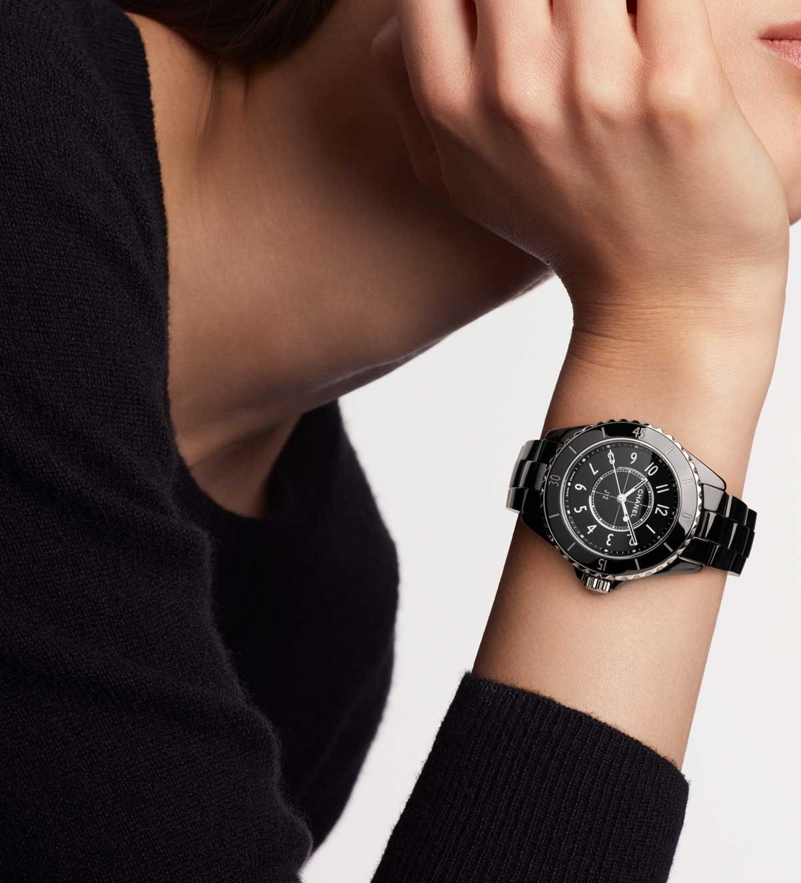 chanel j12 black 33mm H5695 wristshot