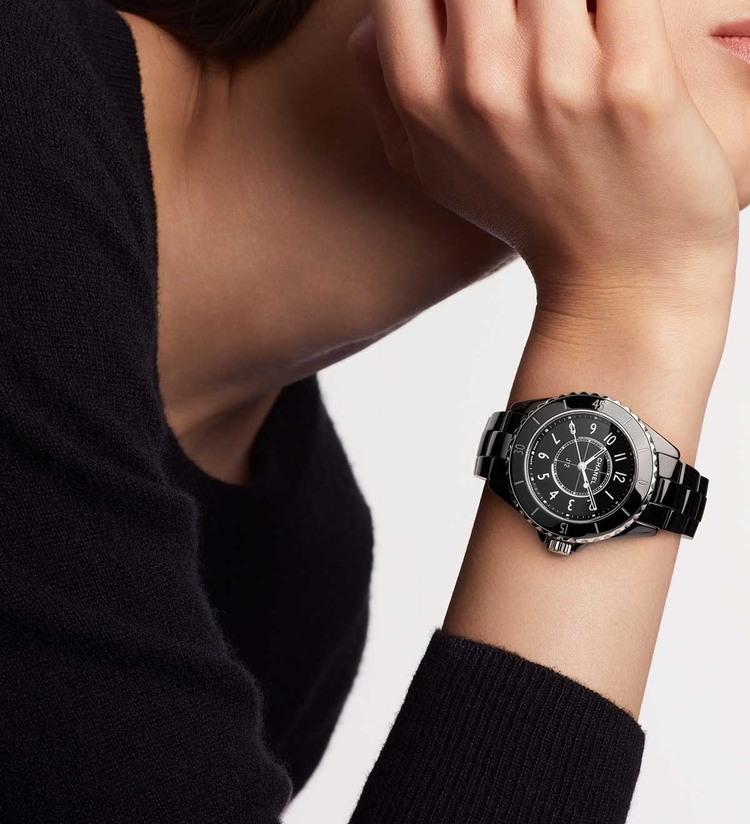 chanel j12 black 33mm H5695 wristshot