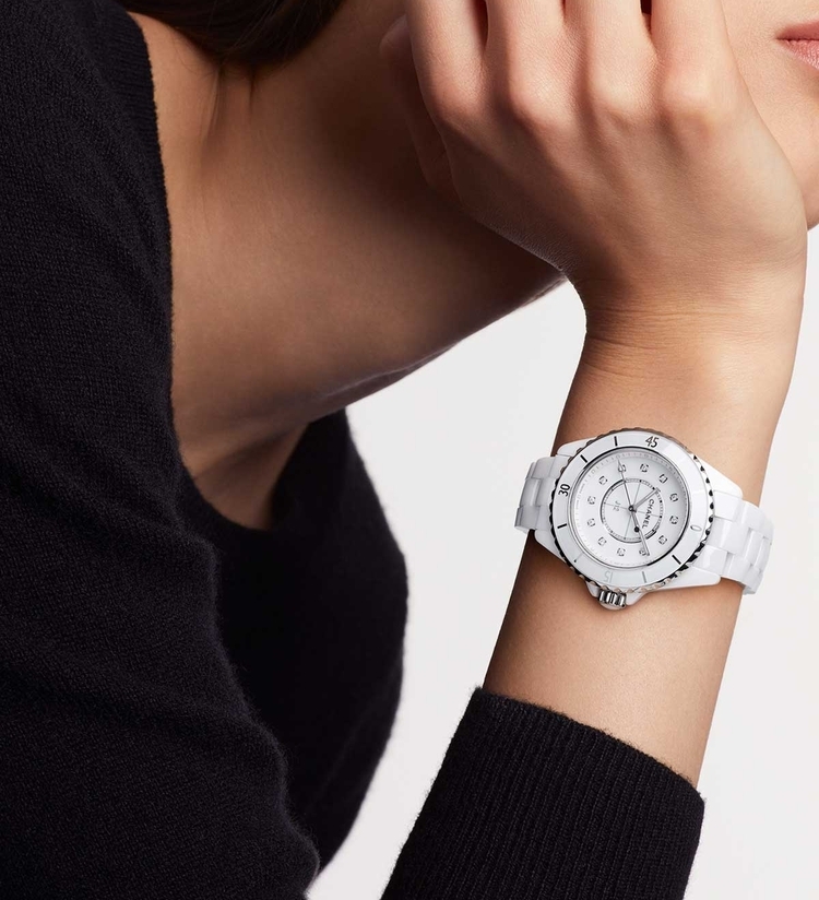 chanel j12 white diamonds 33mm H5703 wristshot