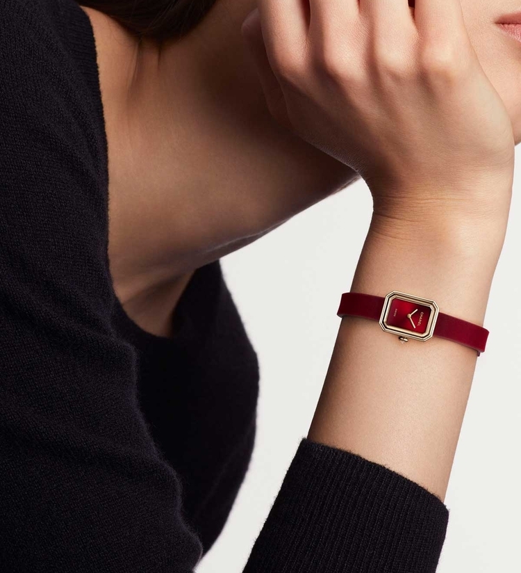 chanel premiere ribbon red watch H9857 wristshot