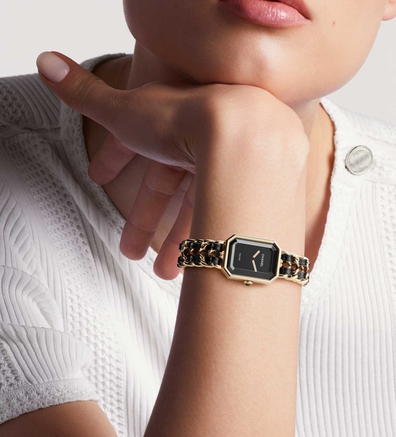 chanel premiere original gold watch H6951 lifestyle
