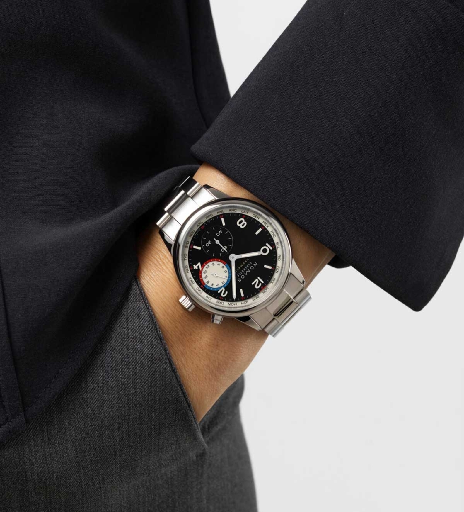 Nomos Club Sport neomatik Worldtimer dark wristshot