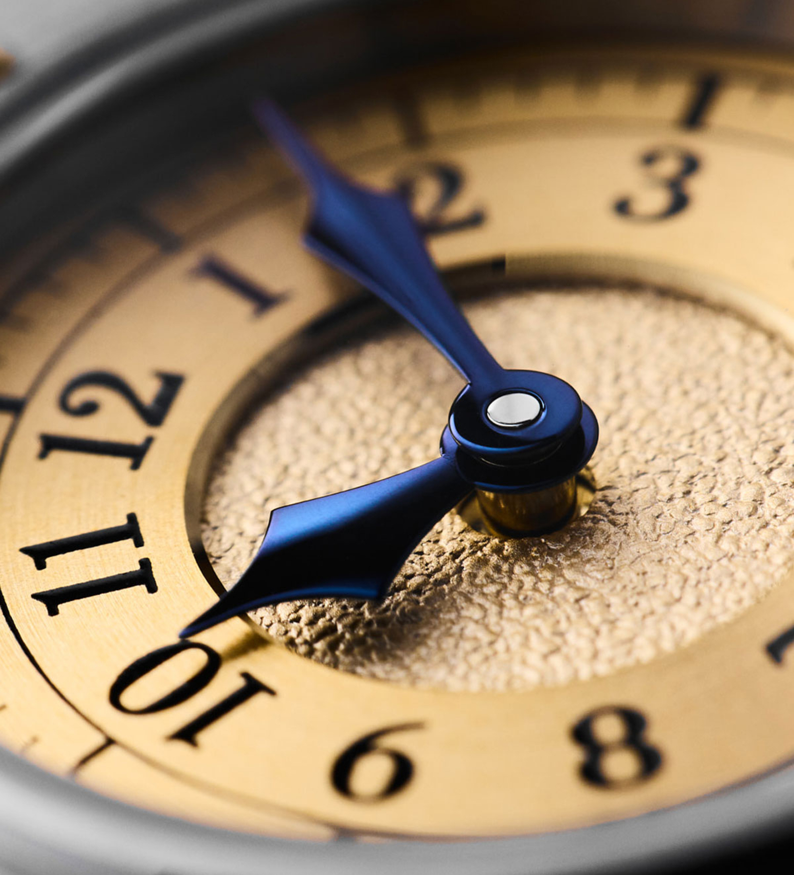 Louis Erard Vianney Halter Futur Anterieur  Gold macro