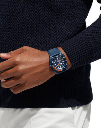 BR0392divertara_bellross_wristshot