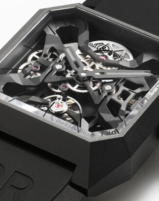 BR03_cyberceramic_bellross_lifestyle