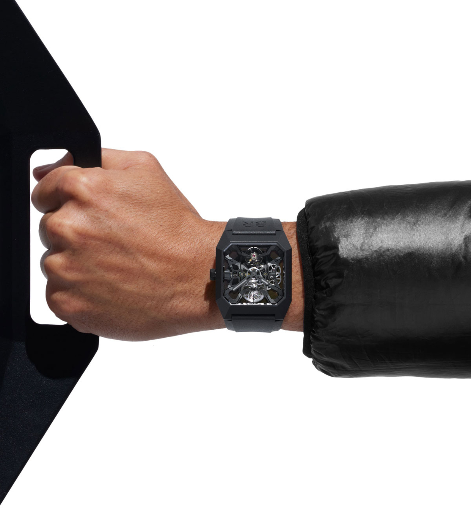 BR03_cyberceramic_bellross_wristshot