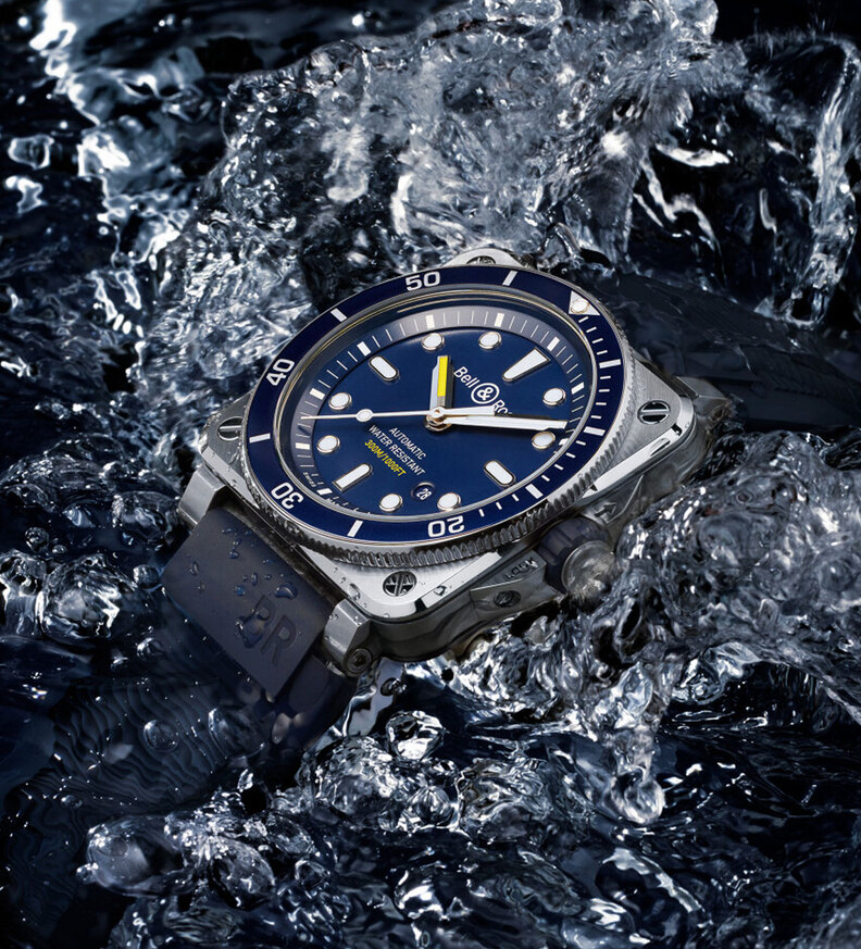 BR0392diverblue_bellross_lifestyle