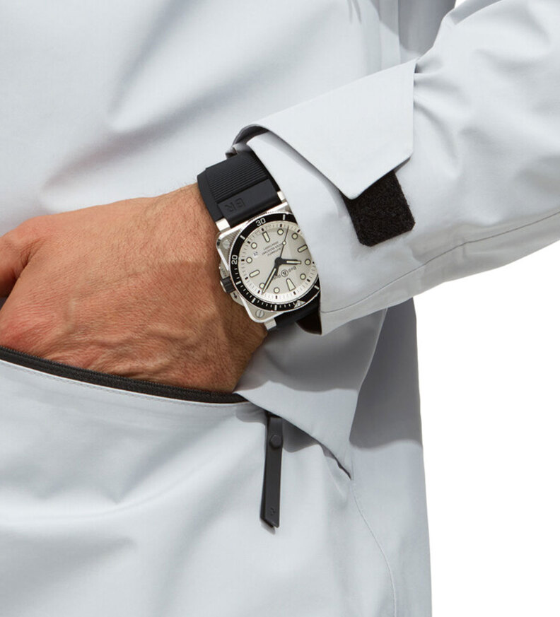 BR0392divertara_bellross_wristshot