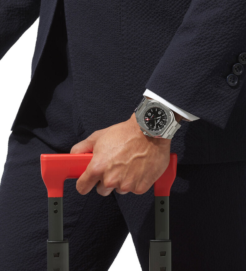 BR05_gmtblack_bellross_wristshot
