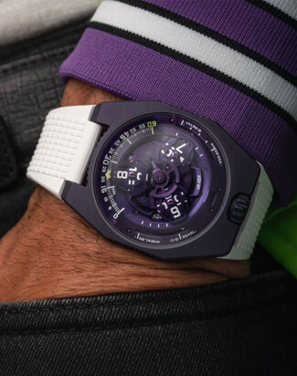 ur100_ultraviolet_wristshot