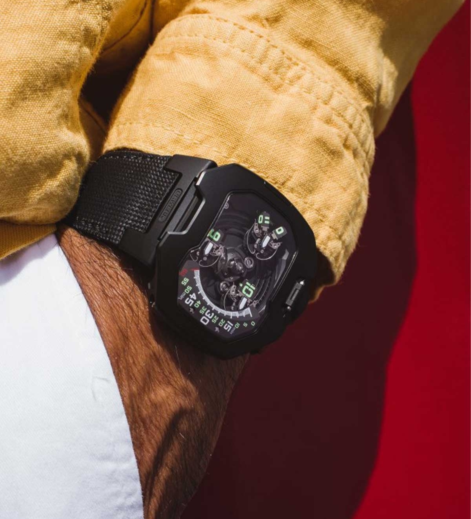 ur120_space_black_wristshot