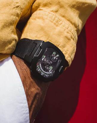 ur120_space_black_wristshot