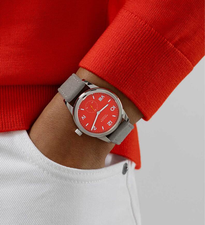 nomos_club_campus_red_stop_36_wristshot