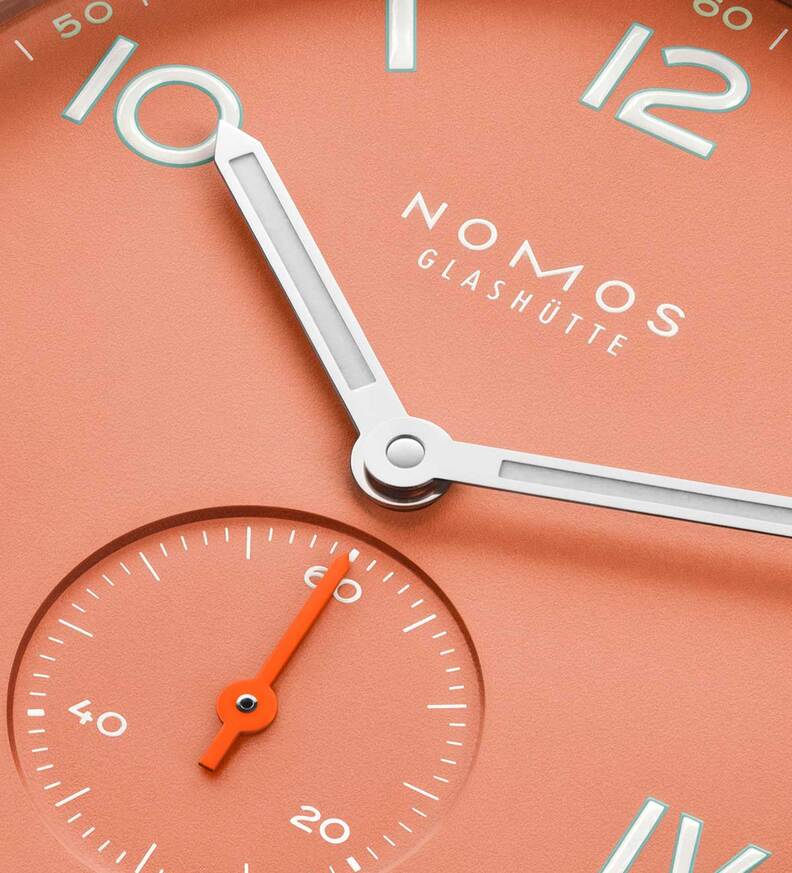 nomos_club_campus_cream_coral_36_dial