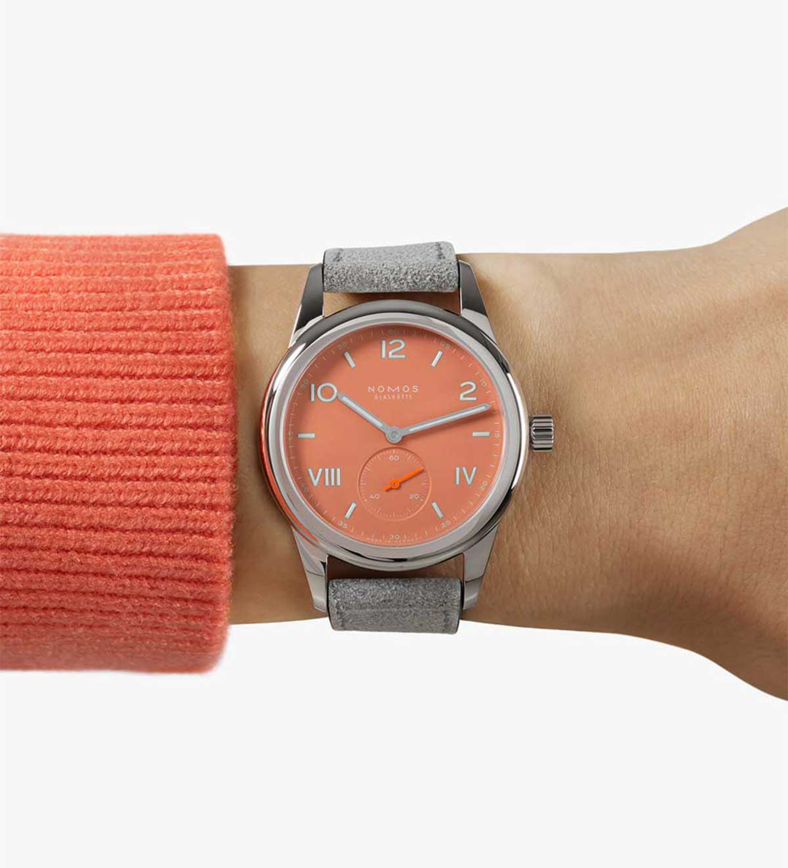 nomos_club_campus_cream_coral_38_wristshot