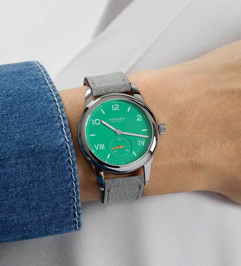 nomos_club_campus_36_electric_green_wristshot