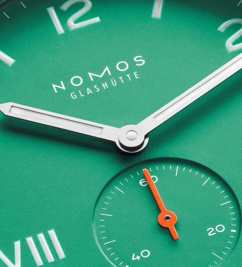 nomos_club_campus_36_electric_green_dial