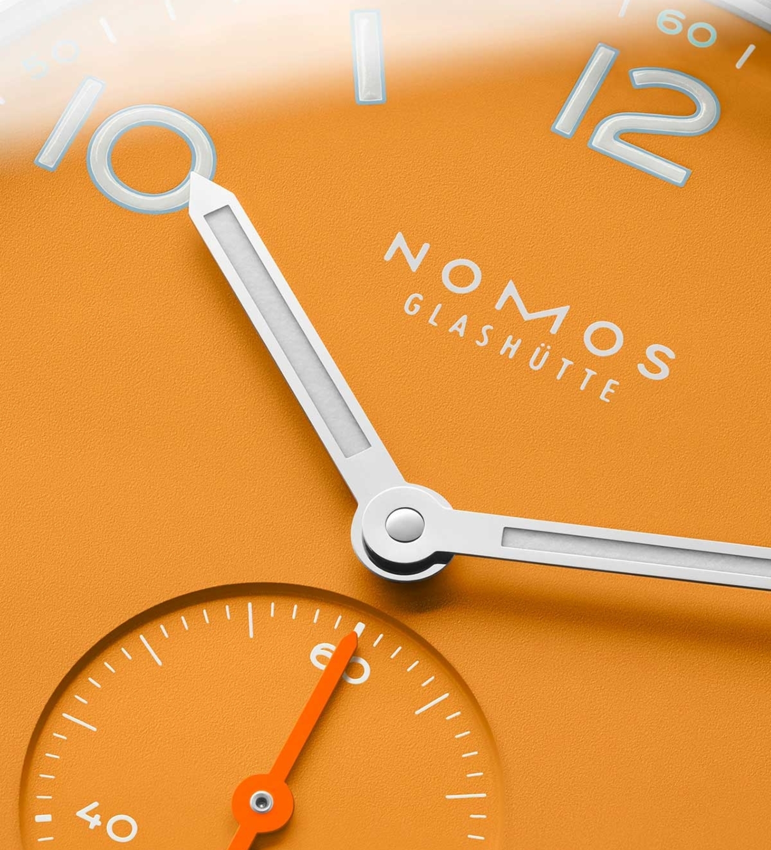 nomos_club_campus_future_orange_38_dial