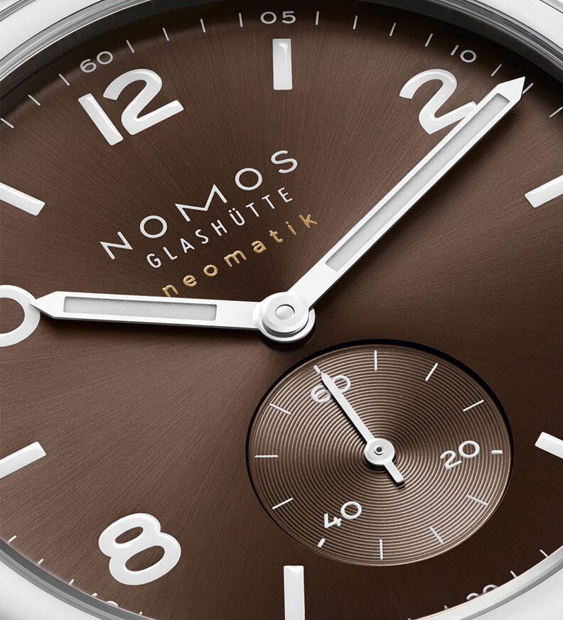nomos_club_sport_neomatik_tabac_dial