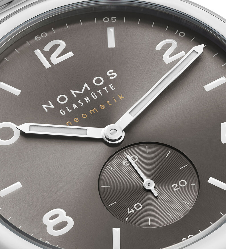 nomos_club_sport_neomatik_ember_dial