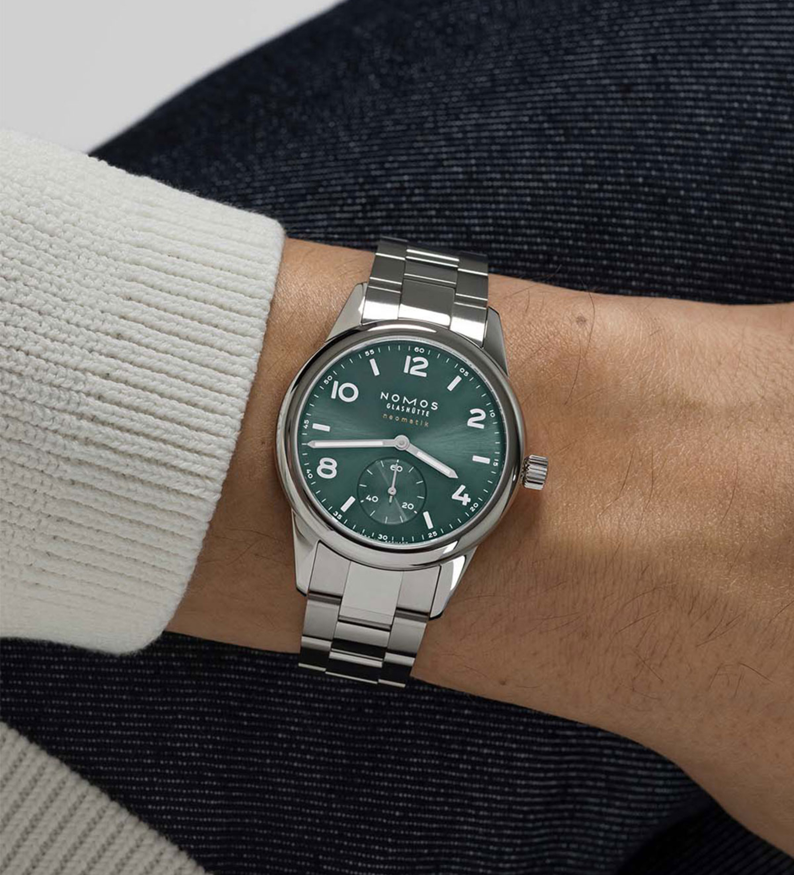 nomos_club_sport_neomatik_petrol_wristshot