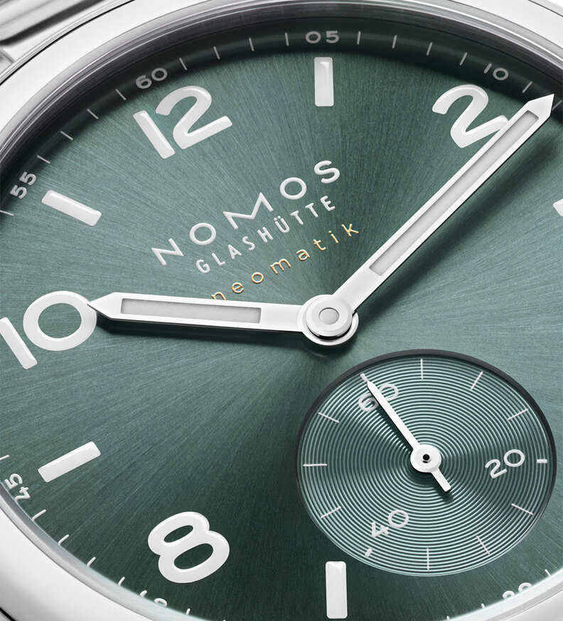 nomos_club_sport_neomatik_petrol_dial