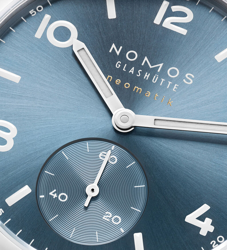 nomos_club_sport_neomatik_polar_dial