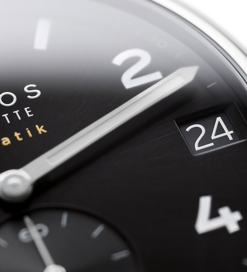 nomos_club_sport_neomatik_date_black