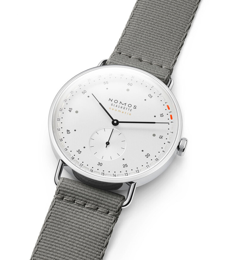 metro_41_neomatik_update_wristshot