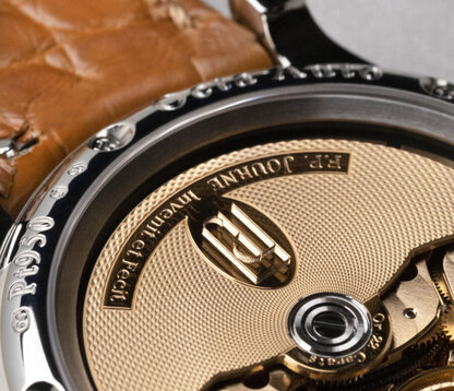 Havana watch mechanism close up