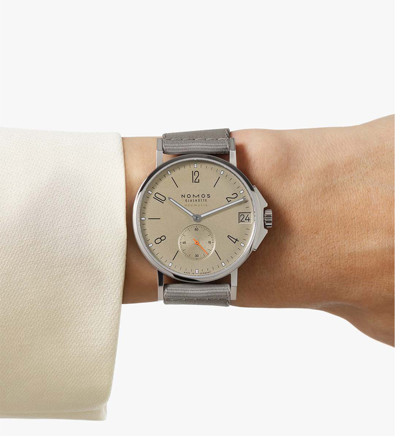 Ahoi_neomatik_38_sand_wristshot