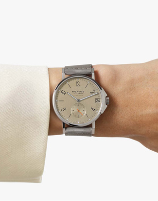 Ahoi_neomatik_38_sand_wristshot