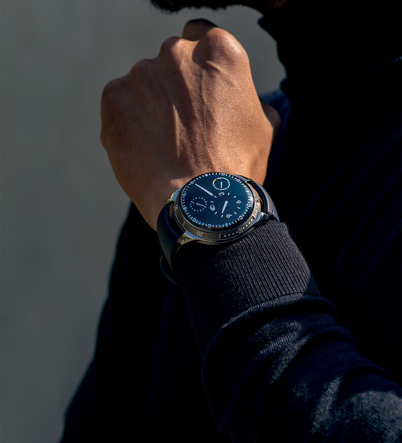 ressence_type5_bb_nightblue_wristshot