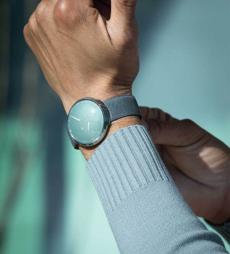 ressence_type8_wristshot